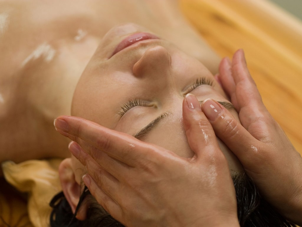 Kopf- und Gesichtsmassage